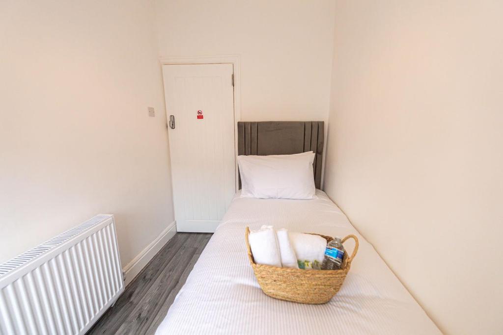 Room In Anfield Liverpool Exterior photo
